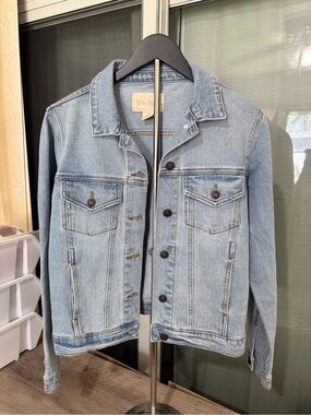 Sky and Sparrow Light Blue Denim Jacket - Classic Trucker Style